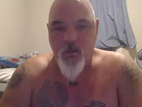 Newfiesausage1972 online show from 12-28-24, 10:25
