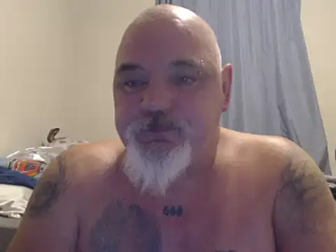 Newfiesausage1972 online show from 12-29-24, 06:38