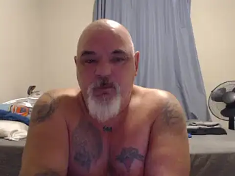Newfiesausage1972 online show from 12-31-24, 10:37