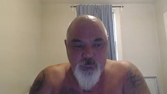 Newfiesausage1972 online show from 10-23-25, 08:07