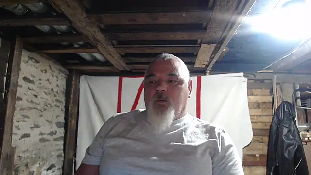 Newfiesausage1972 online show from 11-16-25, 09:15