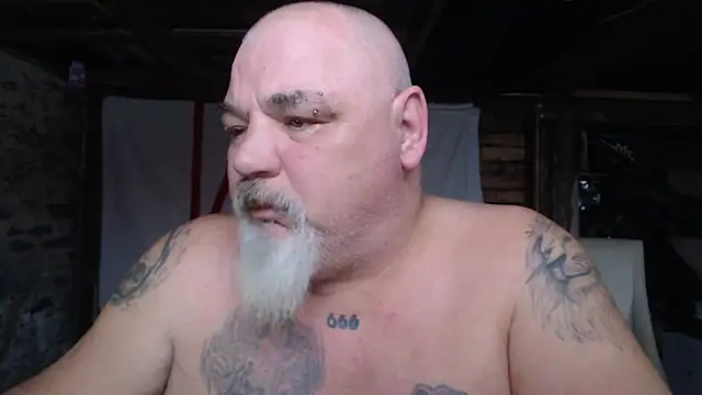 Newfiesausage1972 online show from 02-20-26, 07:36