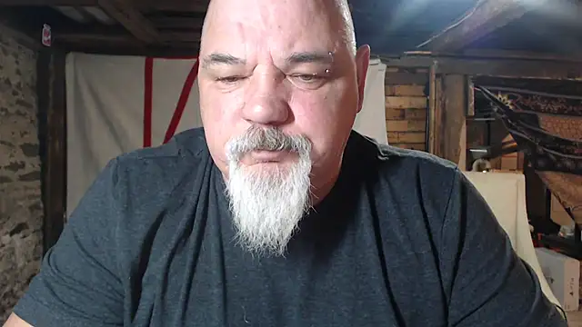 Newfiesausage1972 online show from 03-01-26, 09:11