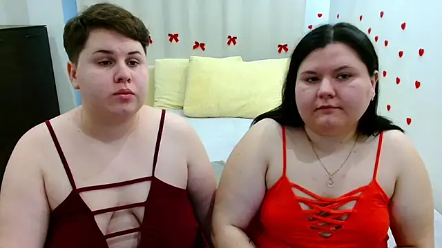 Snapshot of BeckyAndHellen chatting on 11-28-25, 12:08 BeckyAndHellen online show from 11-28-25, 12:08