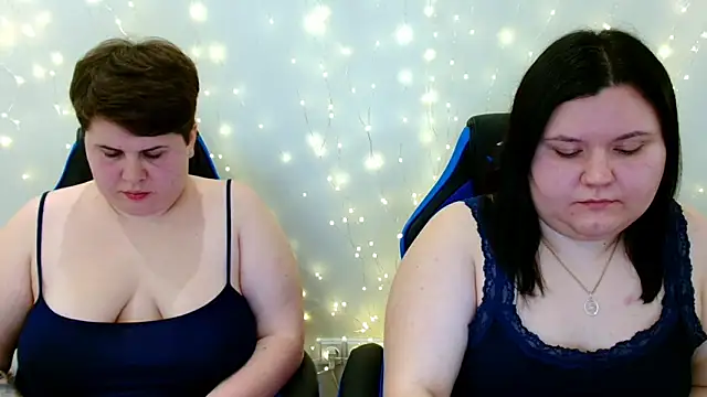 Snapshot of BeckyAndHellen chatting on 12-22-25, 08:06 BeckyAndHellen online show from 12-22-25, 08:06