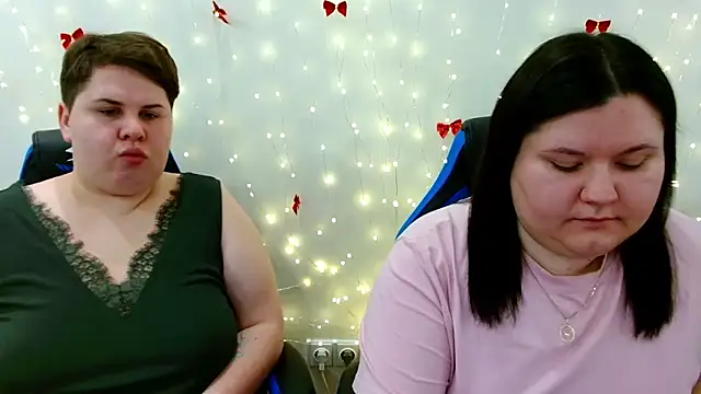 Snapshot of BeckyAndHellen chatting on 01-13-26, 01:27 BeckyAndHellen online show from 01-13-26, 01:27