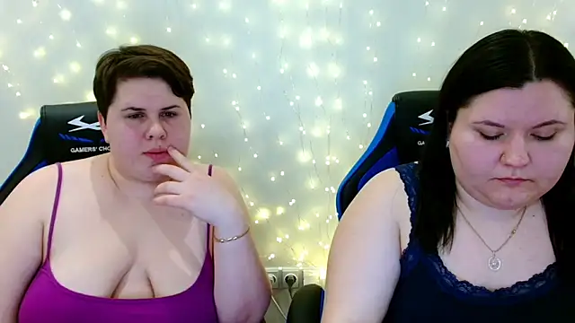 Snapshot of BeckyAndHellen chatting on 01-31-26, 09:35 BeckyAndHellen online show from 01-31-26, 09:35