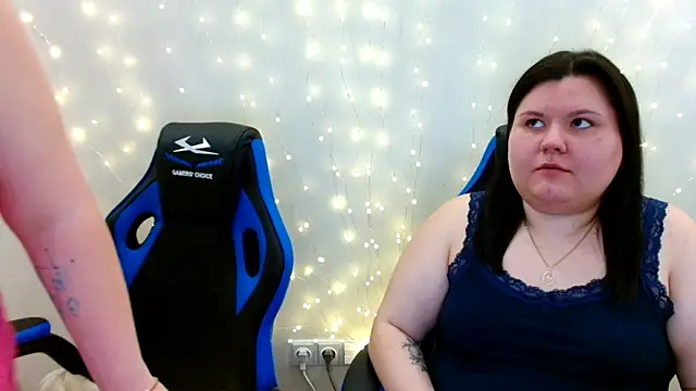 Snapshot of BeckyAndHellen chatting on 02-05-26, 01:16 BeckyAndHellen online show from 02-05-26, 01:16