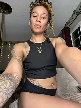 Snapshot of Shuggabutt chatting on 02-04-26, 02:01 Shuggabutt online show from 02-04-26, 02:01