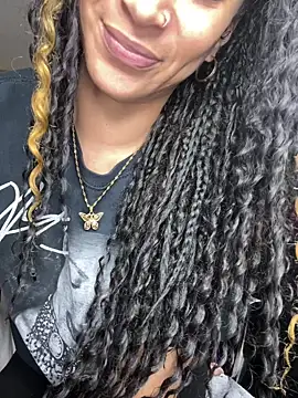 Snapshot of Shuggabutt chatting on 02-15-26, 09:22 Shuggabutt online show from 02-15-26, 09:22