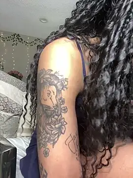 Snapshot of Shuggabutt chatting on 02-20-26, 04:40 Shuggabutt online show from 02-20-26, 04:40