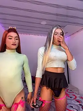 Snapshot of big_girl21cm chatting on 11-21-25, 02:05 big girl21cm online show from 11-21-25, 02:05