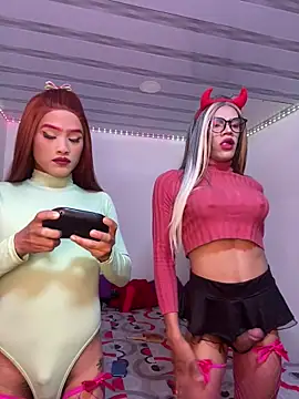 Snapshot of big_girl21cm chatting on 12-17-25, 02:01 big girl21cm online show from 12-17-25, 02:01