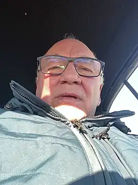 Snapshot of biggandybig chatting on 02-17-25, 02:04 biggandybig online show from 02-17-25, 02:04