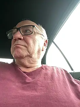 Snapshot of biggandybig chatting on 02-21-25, 03:32 biggandybig online show from 02-21-25, 03:32