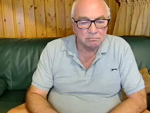 Snapshot of biggandybig chatting on 02-25-25, 10:50 biggandybig online show from 02-25-25, 10:50