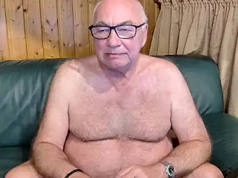 Snapshot of biggandybig chatting on 03-20-25, 10:40 biggandybig online show from 03-20-25, 10:40