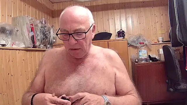 Snapshot of biggandybig chatting on 03-21-25, 05:56 biggandybig online show from 03-21-25, 05:56