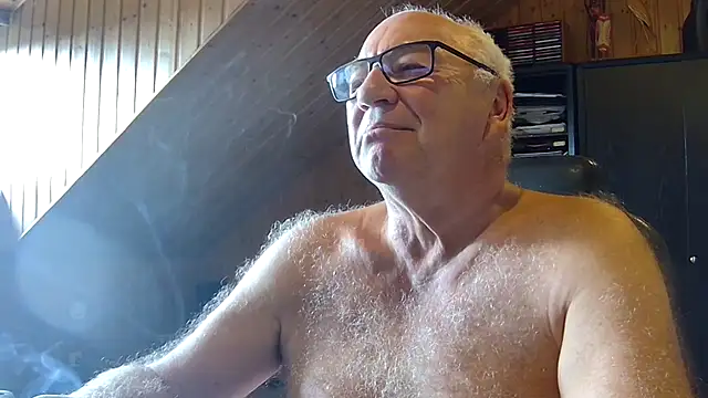 Snapshot of biggandybig chatting on 09-16-25, 09:32 biggandybig online show from 09-16-25, 09:32