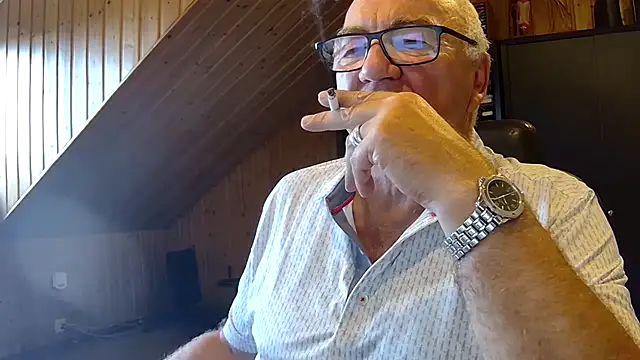 Snapshot of biggandybig chatting on 09-18-25, 08:05 biggandybig online show from 09-18-25, 08:05