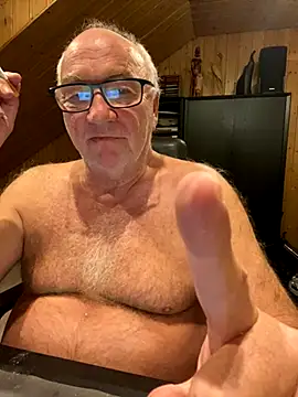 Snapshot of biggandybig chatting on 09-22-25, 10:01 biggandybig online show from 09-22-25, 10:01