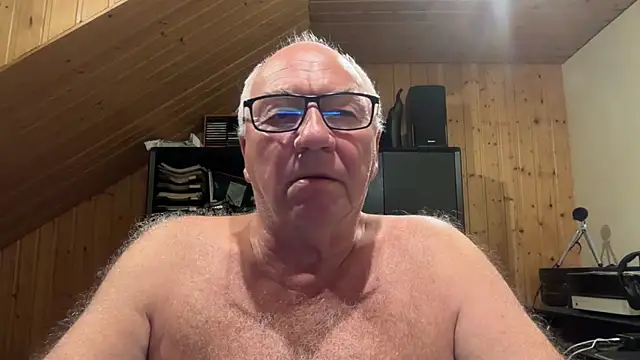 Snapshot of biggandybig chatting on 09-24-25, 10:46 biggandybig online show from 09-24-25, 10:46