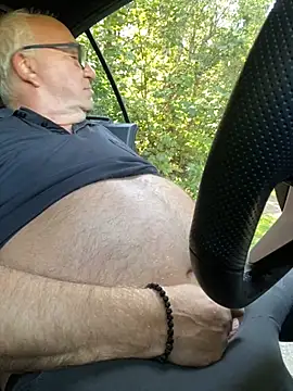 Snapshot of biggandybig chatting on 09-29-25, 12:32 biggandybig online show from 09-29-25, 12:32