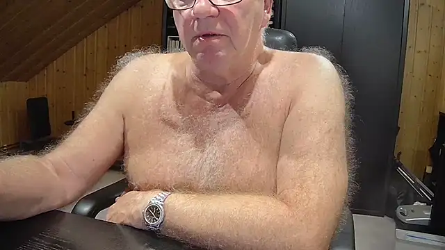 Snapshot of biggandybig chatting on 10-08-25, 04:21 biggandybig online show from 10-08-25, 04:21