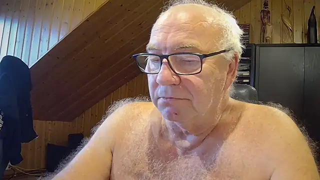 Snapshot of biggandybig chatting on 10-16-25, 06:25 biggandybig online show from 10-16-25, 06:25