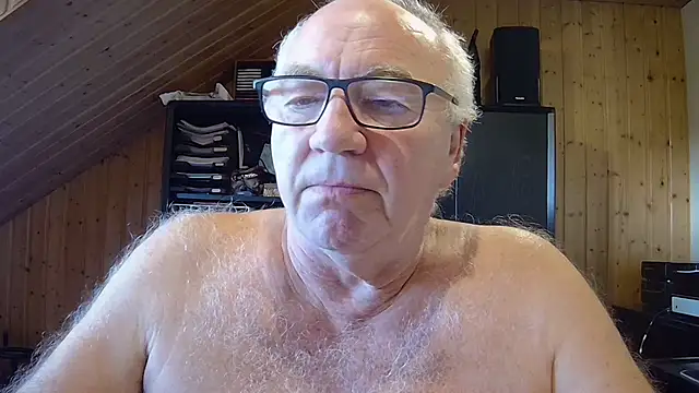 Snapshot of biggandybig chatting on 10-20-25, 09:54 biggandybig online show from 10-20-25, 09:54