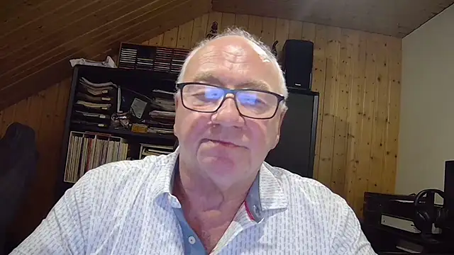 Snapshot of biggandybig chatting on 11-04-25, 10:20 biggandybig online show from 11-04-25, 10:20