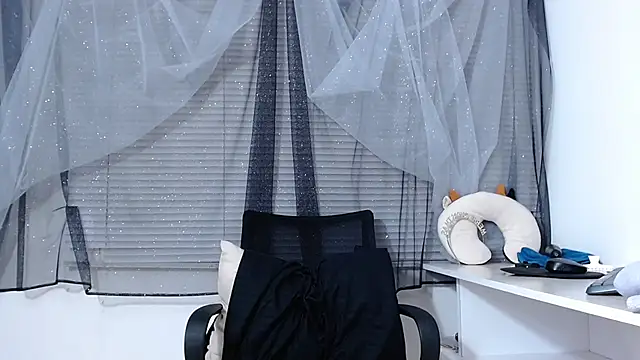 Snapshot of Abril_Bianchi chatting on 12-29-24, 07:53 Abril Bianchi online show from 12-29-24, 07:53