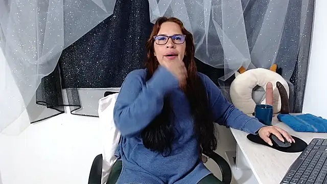 Snapshot of Abril_Bianchi chatting on 01-06-25, 11:09 Abril Bianchi online show from 01-06-25, 11:09