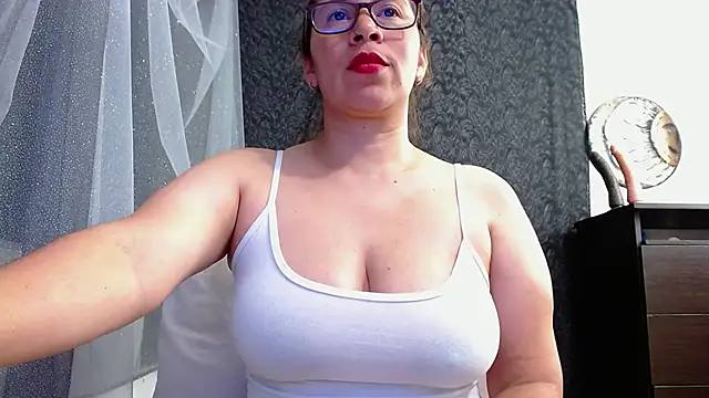 Snapshot of Abril_Bianchi chatting on 09-29-25, 10:14 Abril Bianchi online show from 09-29-25, 10:14