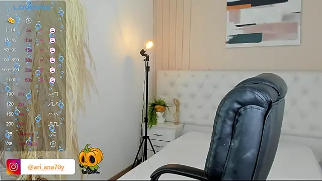 LOISE-XX online show from 10-15-25, 04:23