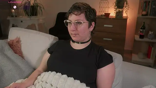 Ximenna Cruz online show from 11-16-25, 11:21