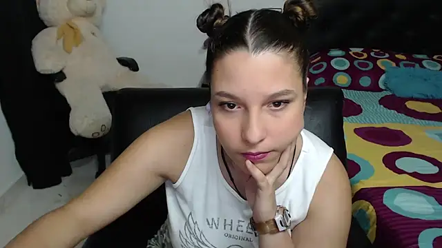 Snapshot of alexia_87 chatting on 01-26-25, 12:05 alexia 87 online show from 01-26-25, 12:05