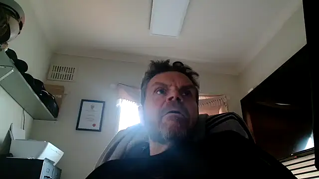 Snapshot of toptugger chatting on 02-14-25, 03:05 toptugger online show from 02-14-25, 03:05