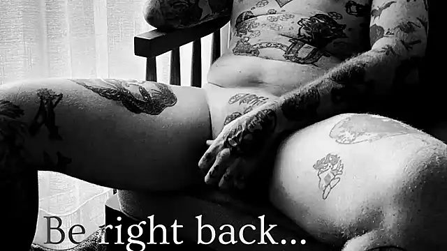 Snapshot of JeffJocc chatting on 10-26-25, 04:02 JeffJocc online show from 10-26-25, 04:02