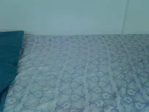 laetitia  online show from 10-17-25, 01:03