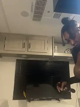 CUMQUEEN-XXX69 online show from 09-20-25, 03:51