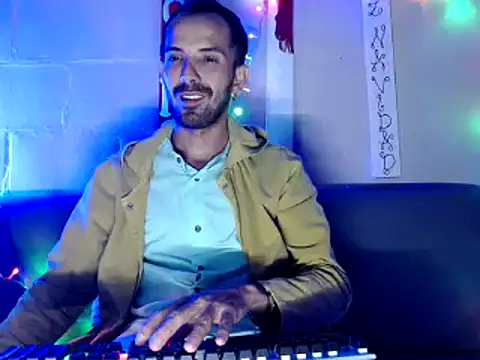 Snapshot of Tomas_Tylor chatting on 12-24-24, 02:54 Tomas Tylor online show from 12-24-24, 02:54