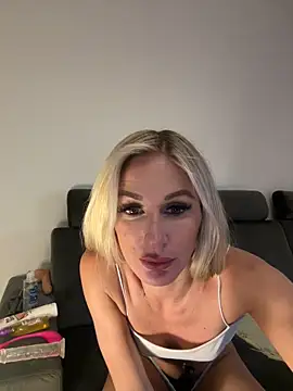 Liana Lou online show from 12-02-24, 03:36