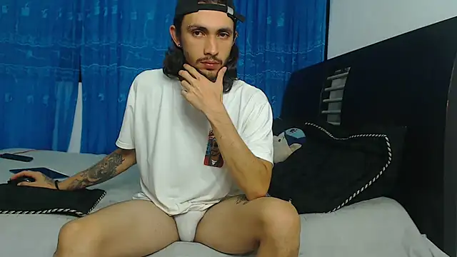 Snapshot of Hot_Sharks_ chatting on 09-14-25, 05:17 Hot Sharks online show from 09-14-25, 05:17