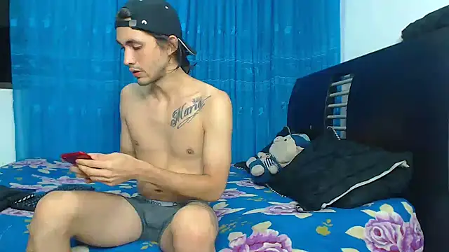 Snapshot of Hot_Sharks_ chatting on 09-30-25, 07:46 Hot Sharks online show from 09-30-25, 07:46