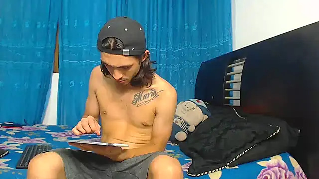 Snapshot of Hot_Sharks_ chatting on 10-01-25, 01:00 Hot Sharks online show from 10-01-25, 01:00