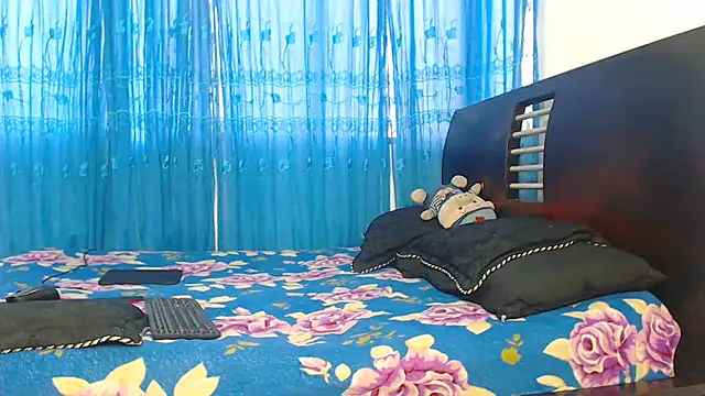 Snapshot of Hot_Sharks_ chatting on 10-14-25, 11:22 Hot Sharks online show from 10-14-25, 11:22