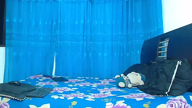 Snapshot of Hot_Sharks_ chatting on 10-16-25, 10:27 Hot Sharks online show from 10-16-25, 10:27