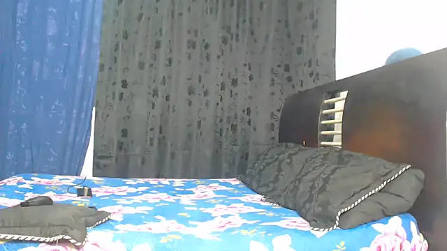 Snapshot of Hot_Sharks_ chatting on 11-02-25, 10:28 Hot Sharks online show from 11-02-25, 10:28