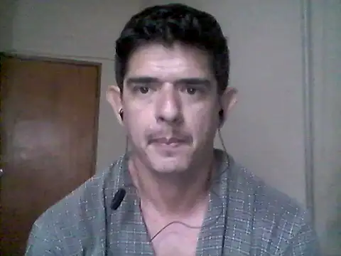 Snapshot of Marobronco chatting on 11-29-25, 01:03 Marobronco online show from 11-29-25, 01:03